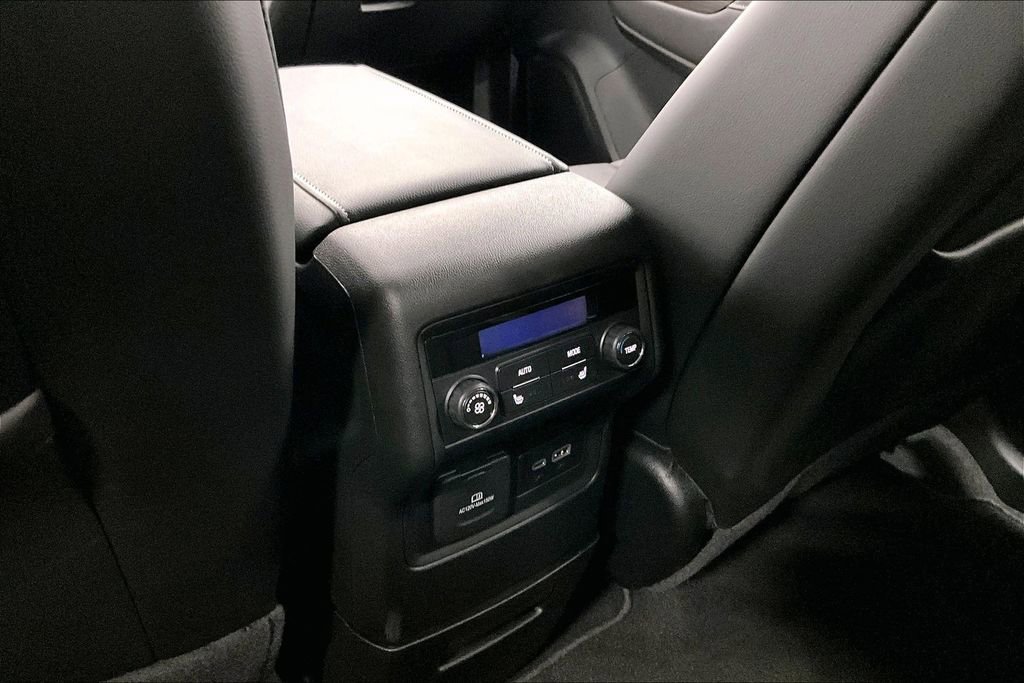 Used 2023 GMC Acadia SLT w/ Preferred Package FWD image 30