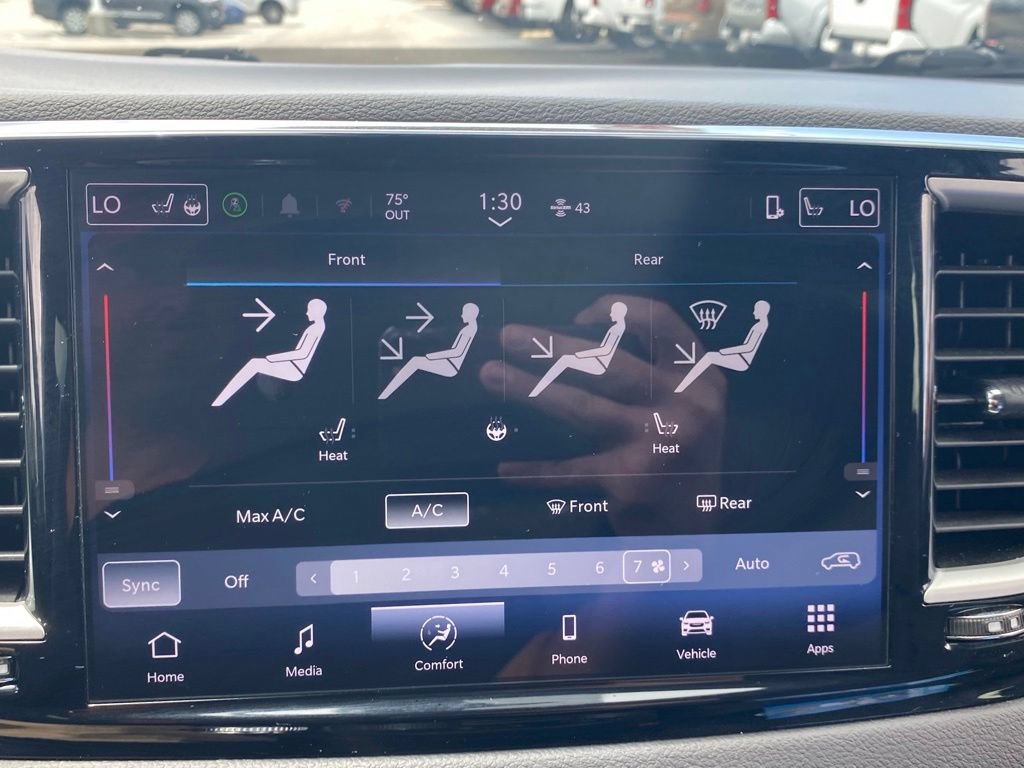 Used 2025 Chrysler Pacifica Select FWD image 23