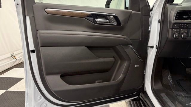 New 2026 Chevrolet Suburban High Country image 17