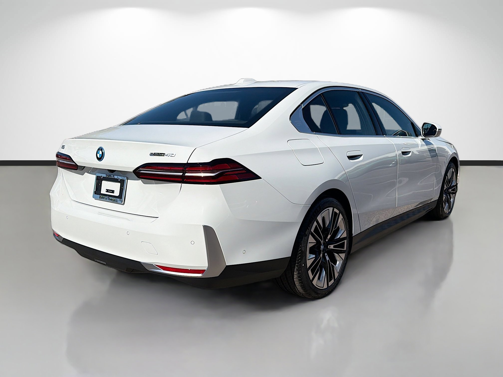 New 2026 BMW i5 eDrive40 image 3