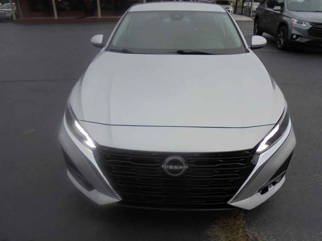 Used 2023 Nissan Altima 2.5 SV image 3