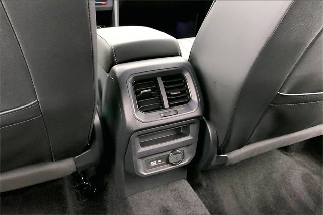 Used 2023 Volkswagen Tiguan SE image 33