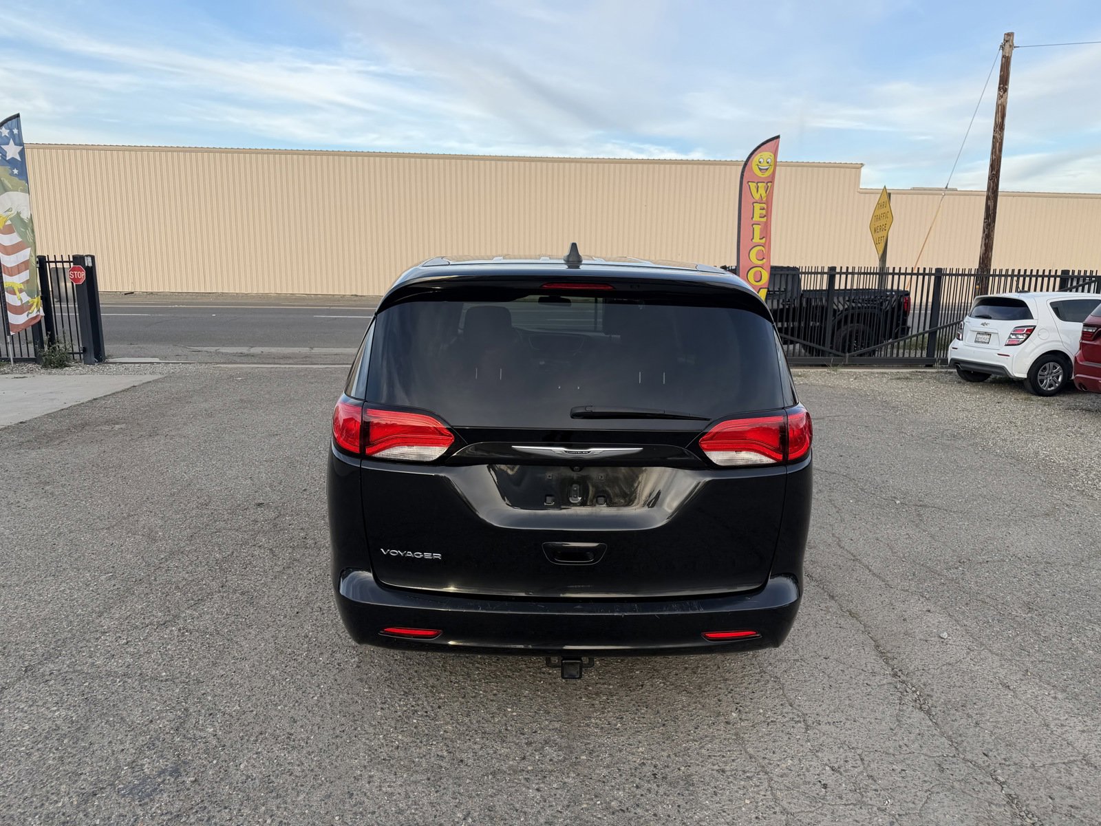 Used 2021 Chrysler Voyager LX image 5