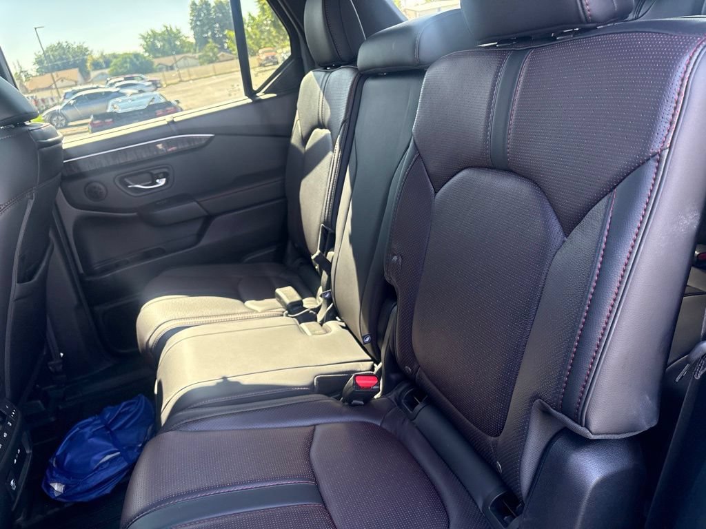 Used 2025 Honda Pilot Black Edition image 23