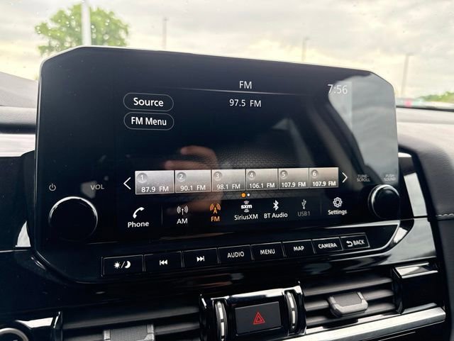 Used 2024 Nissan Pathfinder SL AWD/4WD image 34