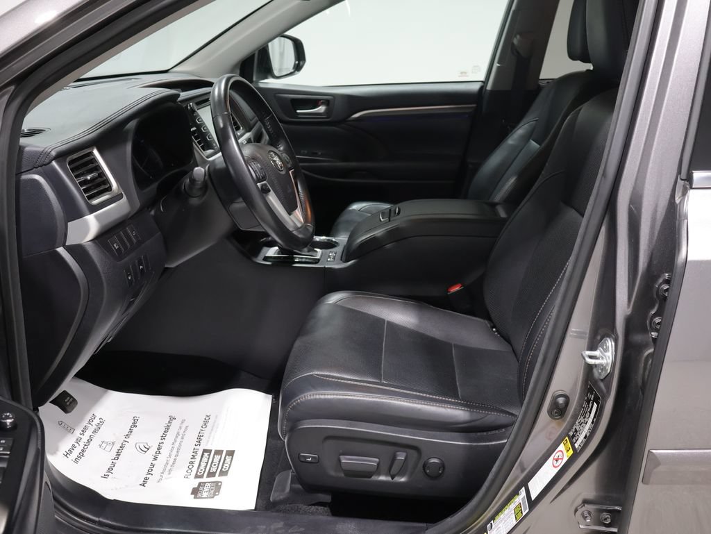 Used 2017 Toyota Highlander Limited w/ Protection Package #3 AWD/4WD image 10
