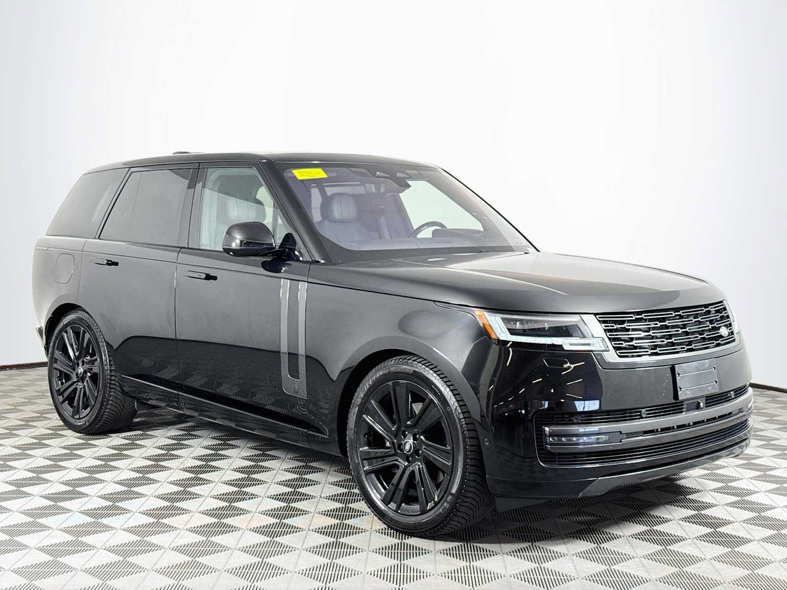 Used 2023 Land Rover Range Rover SE AWD/4WD image 3