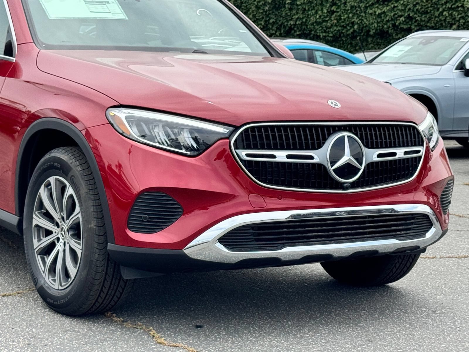 Used 2025 Mercedes-Benz GLC 300 4MATIC image 3