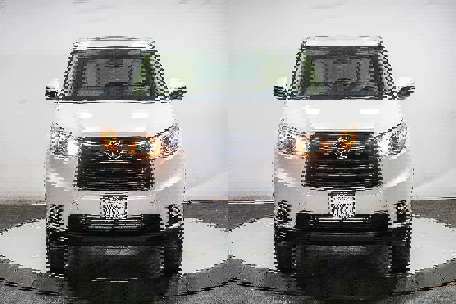 Used 2015 Toyota Highlander XLE image 2