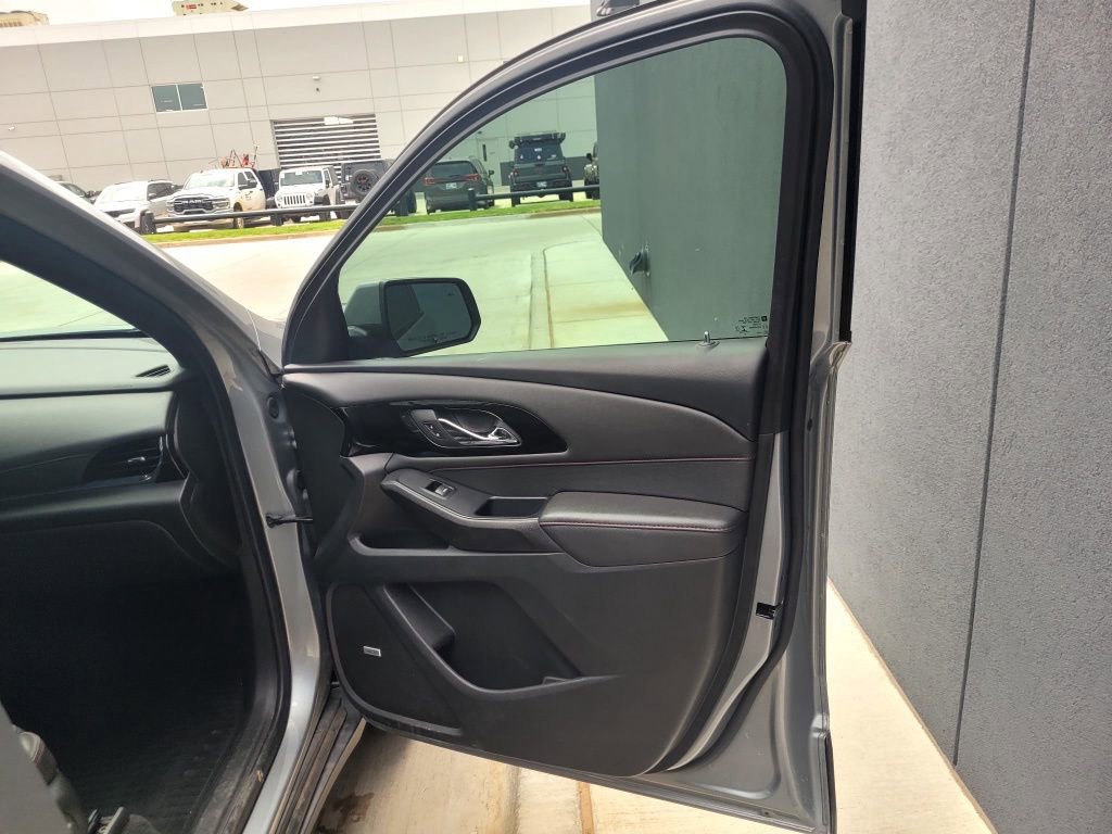 Used 2023 Chevrolet Traverse RS FWD image 18