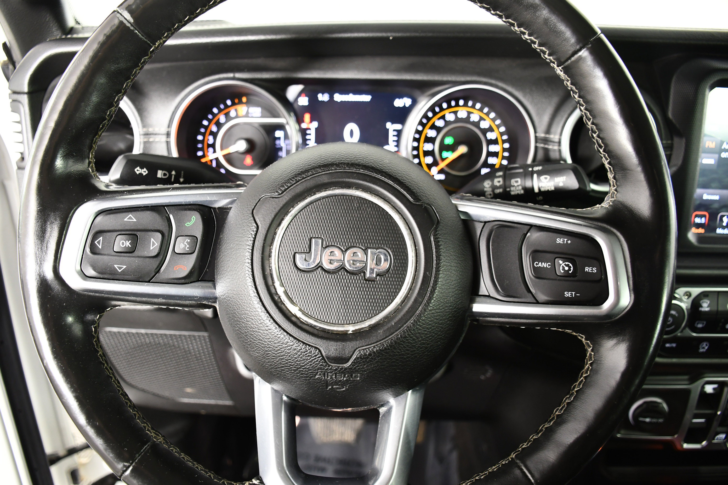 Used 2018 Jeep Wrangler Unlimited Sahara w/ Uconnect 4C Nav & Sound Group image 20