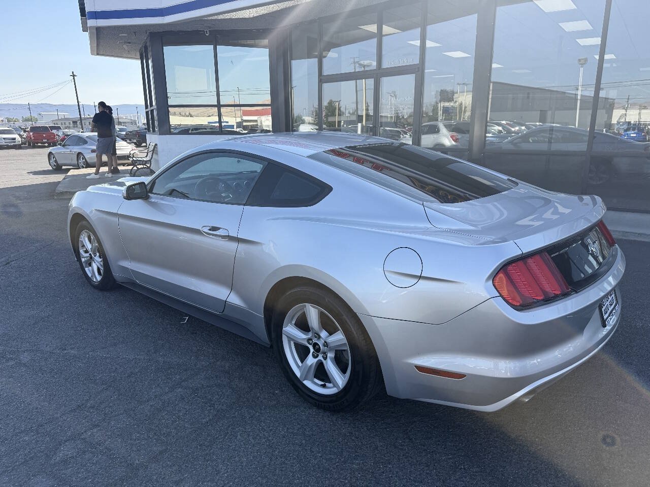 Used 2016 Ford Mustang Coupe RWD image 5