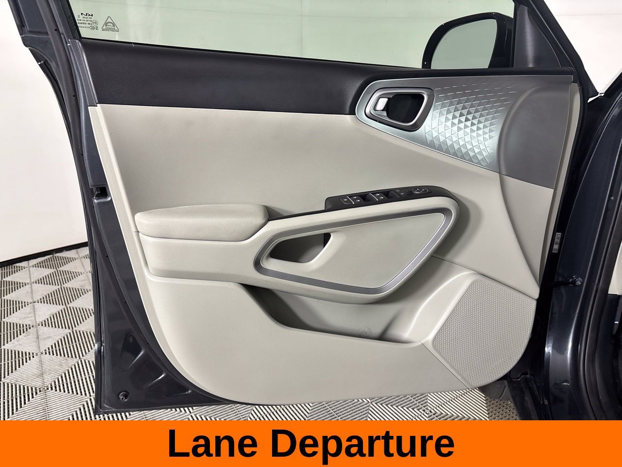 Used 2025 Kia Soul LX FWD image 10