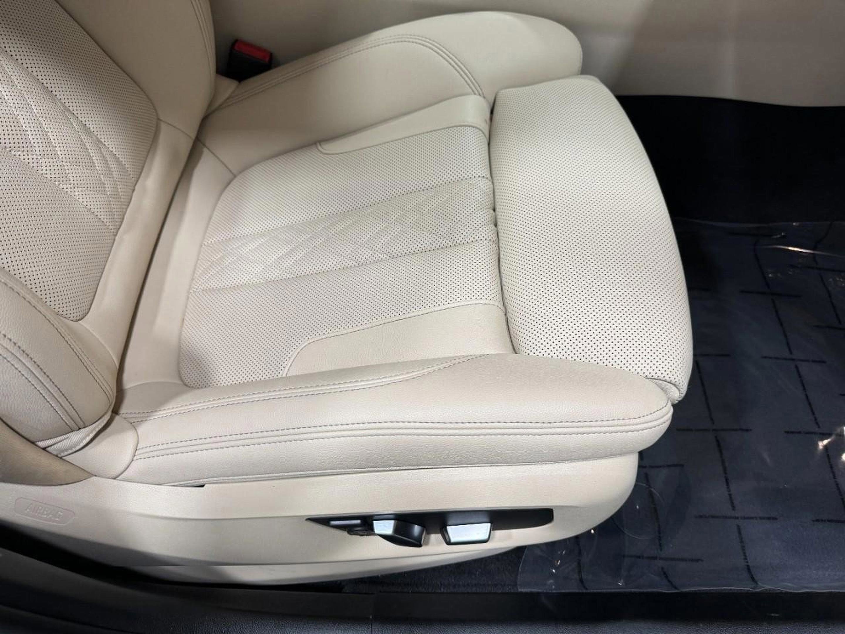 Used 2022 BMW 540i xDrive w/ Premium Package image 17