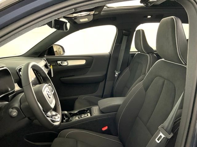 New 2026 Volvo XC40 B5 Ultra w/ Protection Package Premier image 28