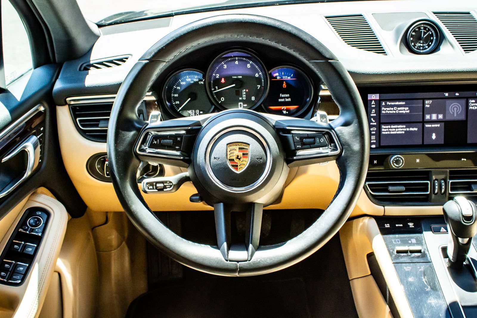 Used 2023 Porsche Macan AWD/4WD image 17