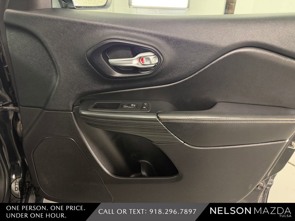 Used 2016 Jeep Cherokee Limited image 42