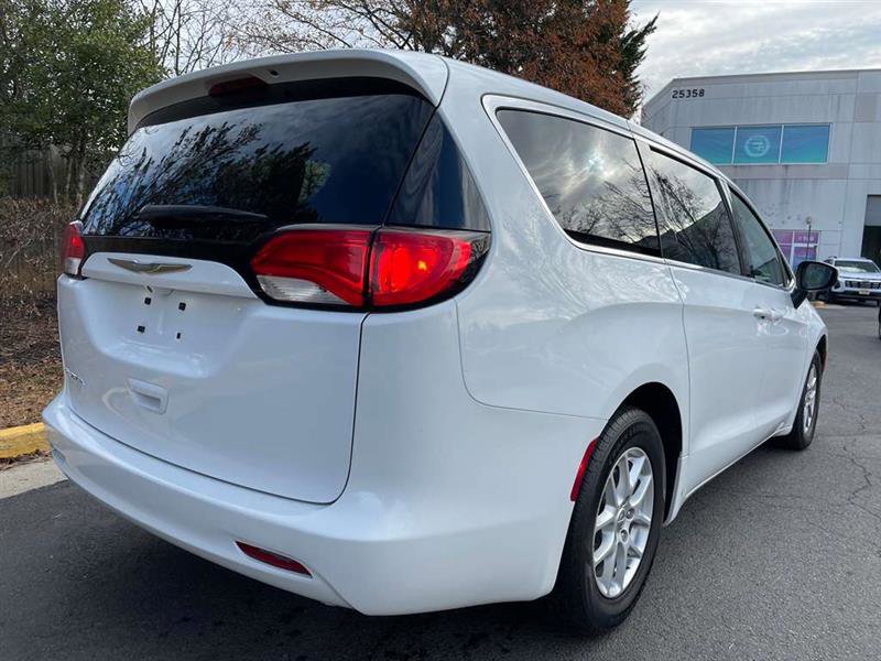 Used 2017 Chrysler Pacifica LX image 37
