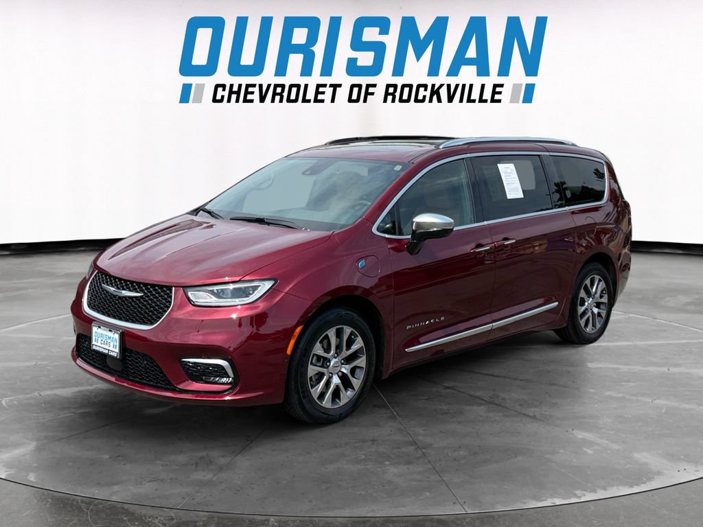 Used 2023 Chrysler Pacifica Pinnacle FWD image 2