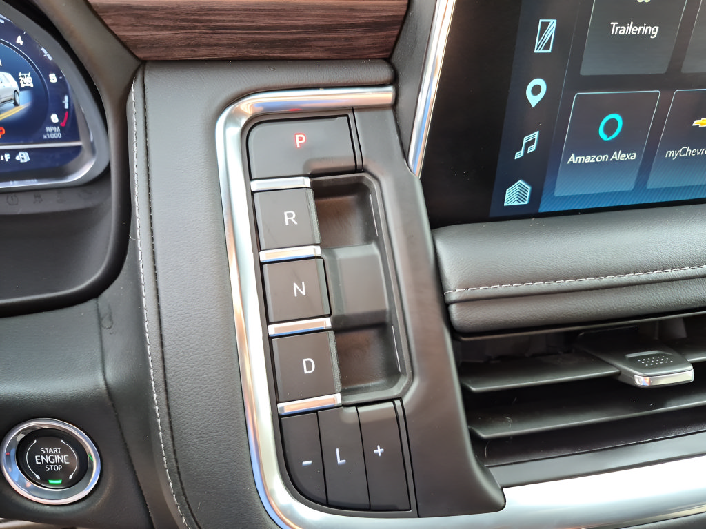 Used 2023 Chevrolet Tahoe Z71 w/ Luxury Package AWD/4WD image 26