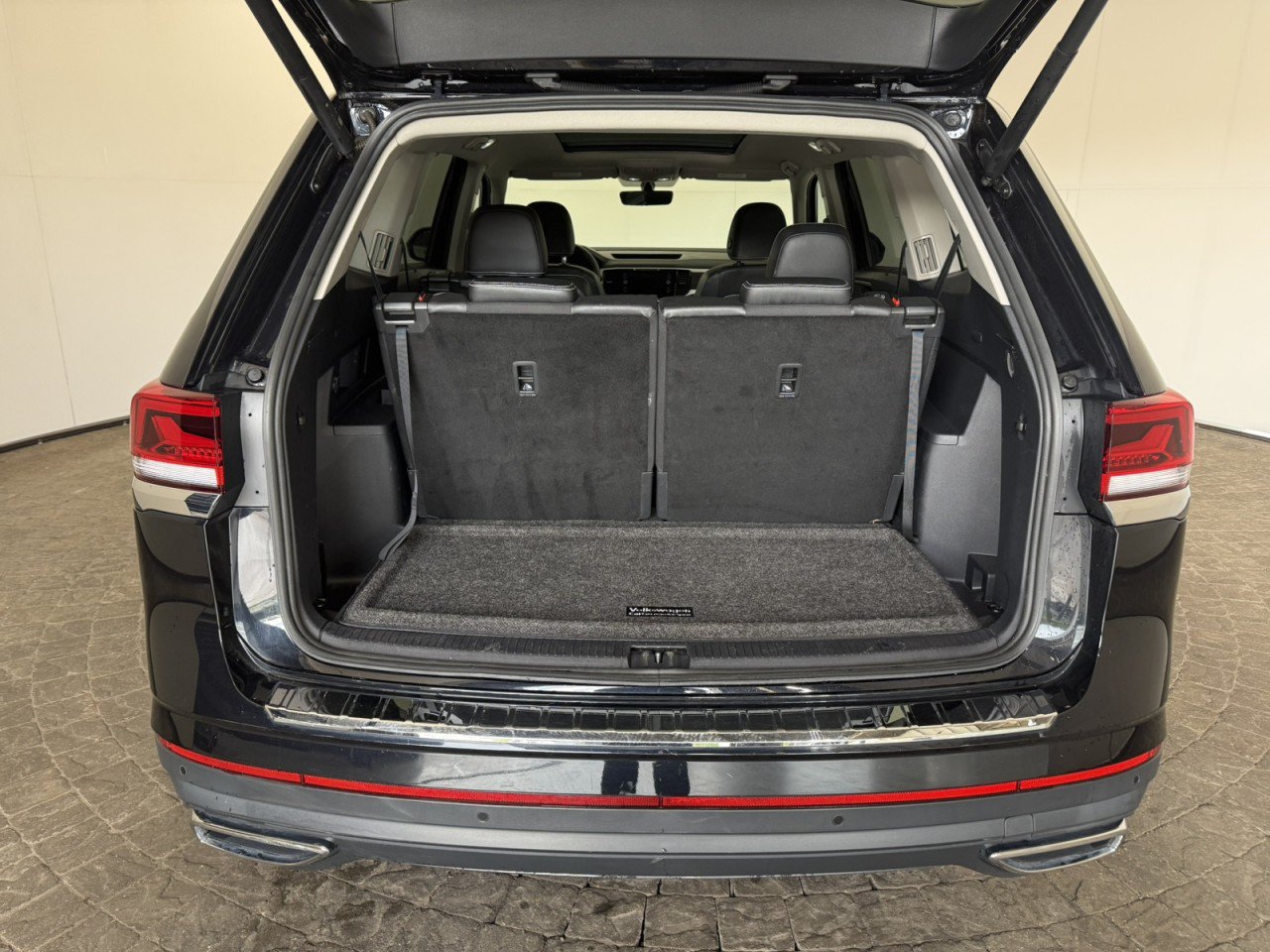 Used 2023 Volkswagen Atlas SE w/ Panoramic Sunroof Package AWD/4WD image 7