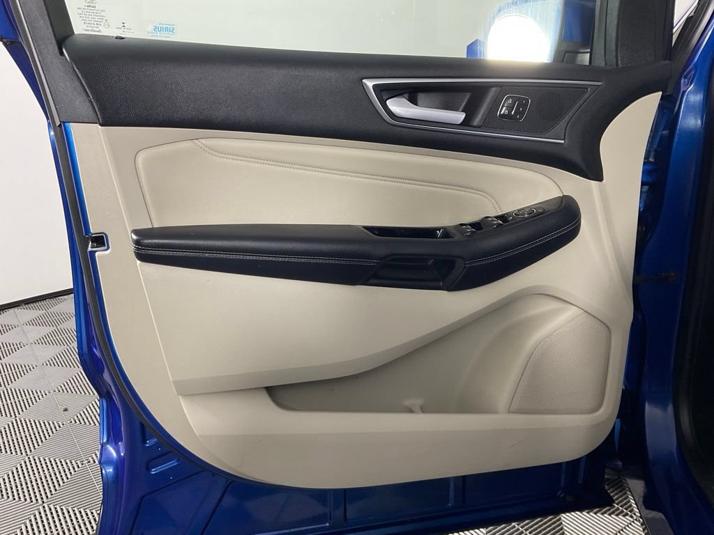 Used 2018 Ford Edge Titanium w/ Ford Safe & Smart Package FWD image 12