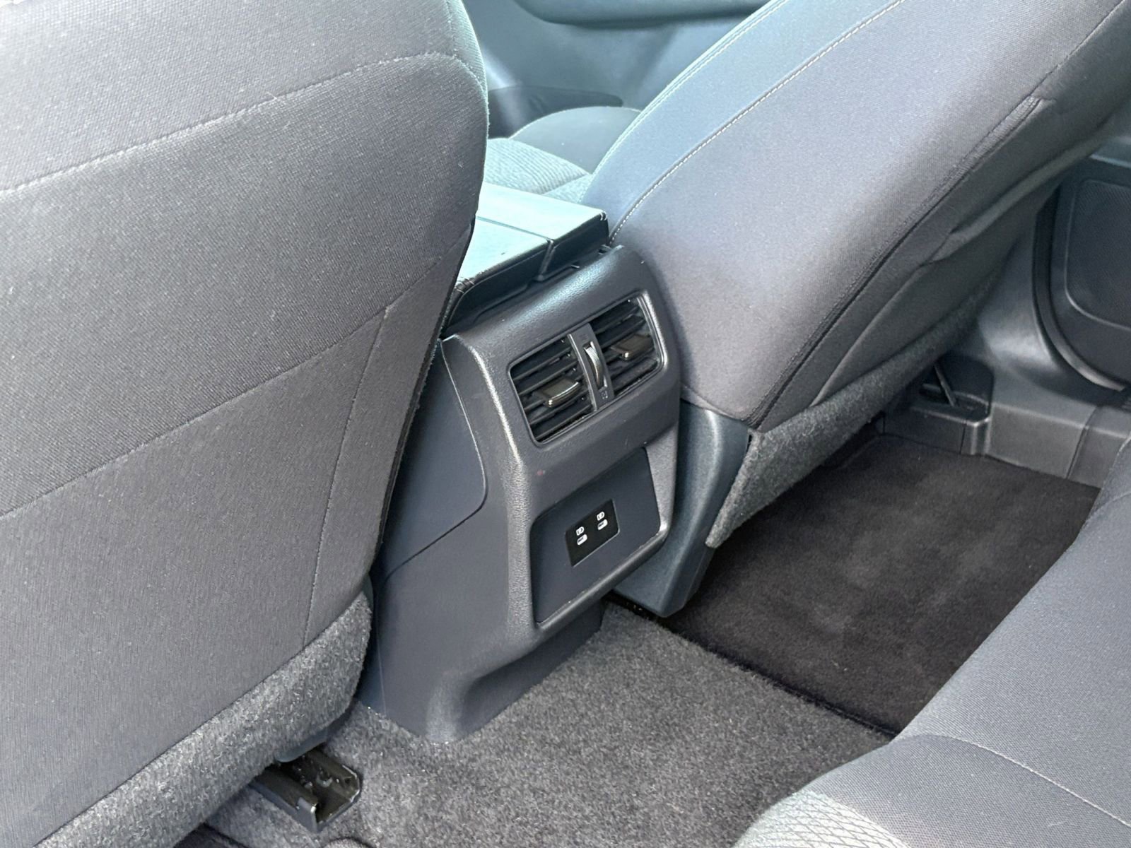 Used 2025 Nissan Rogue SV image 24