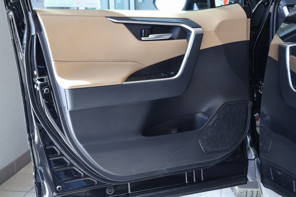 Used 2025 Toyota RAV4 XLE w/ Convenience Package FWD image 12