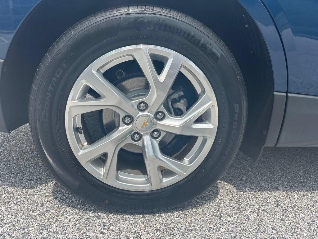 Used 2019 Chevrolet Equinox LT w/ Sun & Navigation Package AWD/4WD image 3
