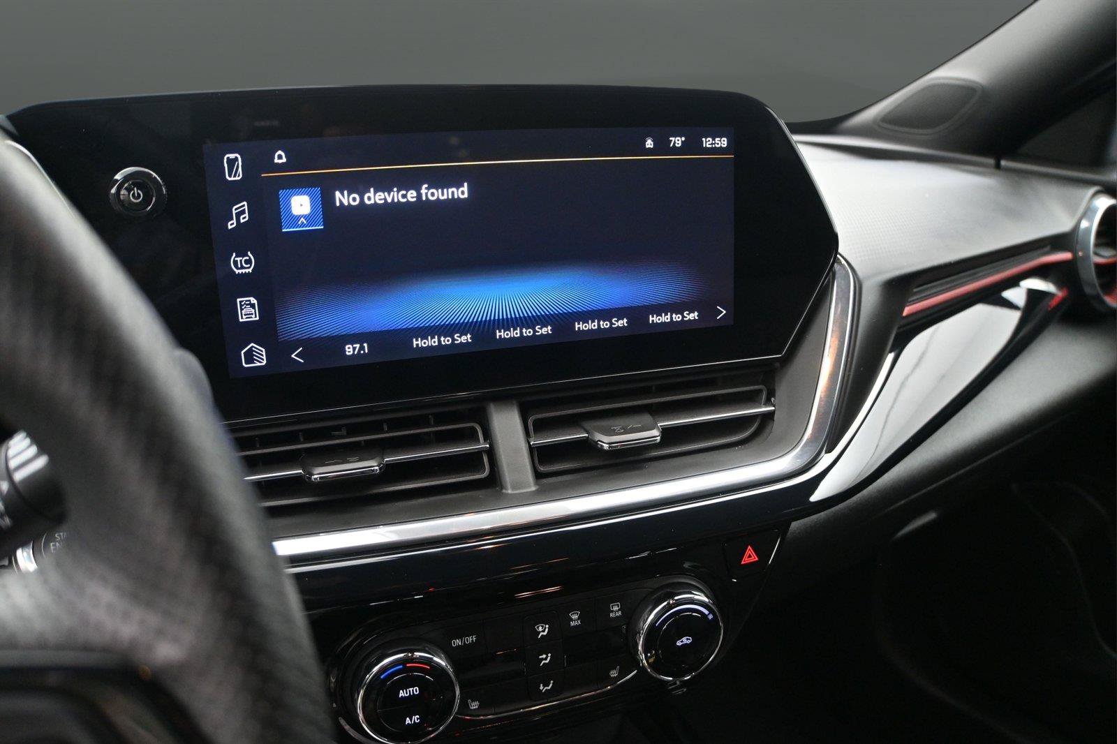 Used 2025 Chevrolet Trax RS w/ Sunroof Package FWD image 4