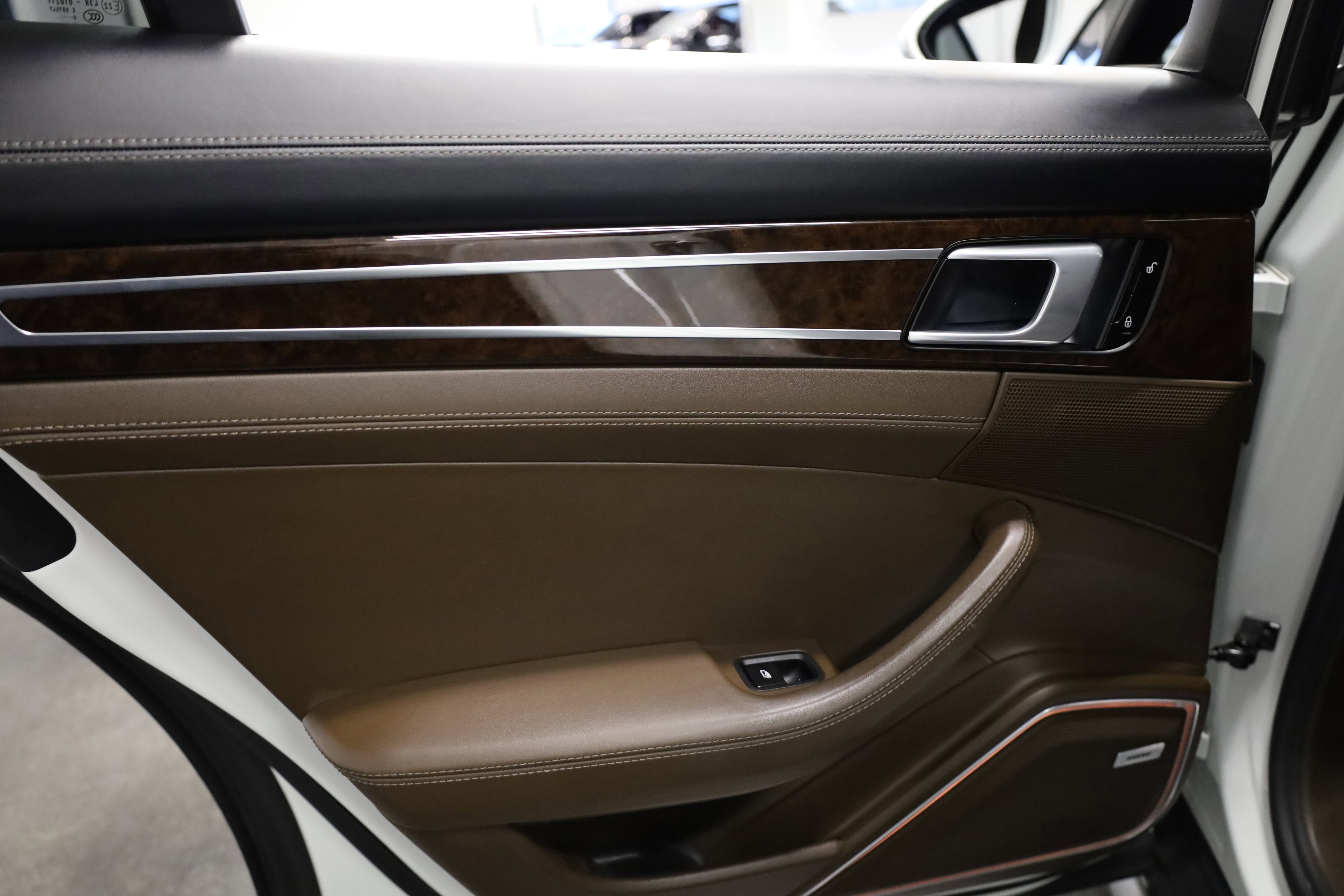 Used 2018 Porsche Panamera 4S image 40