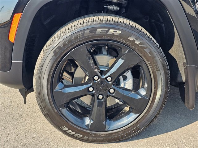 Used 2025 Jeep Grand Cherokee Altitude image 8