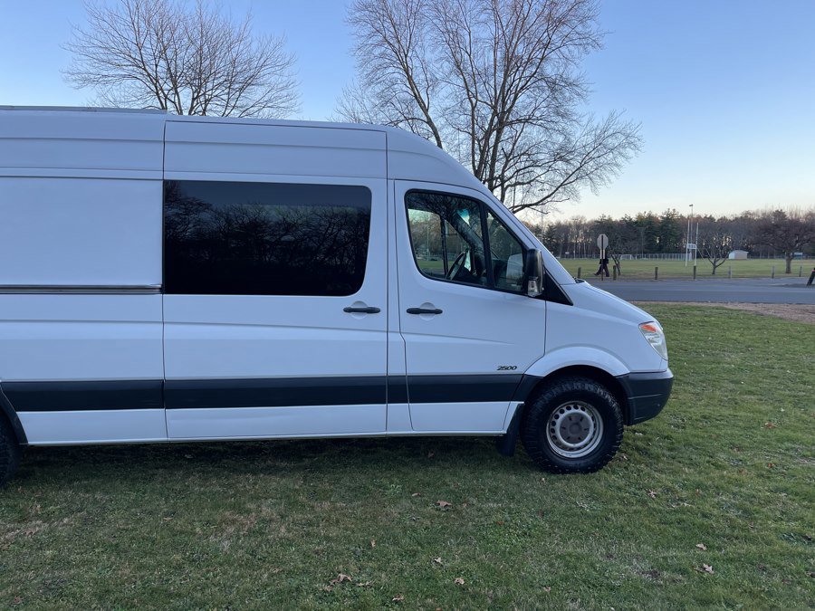 Used 2011 Freightliner Sprinter 2500 image 27