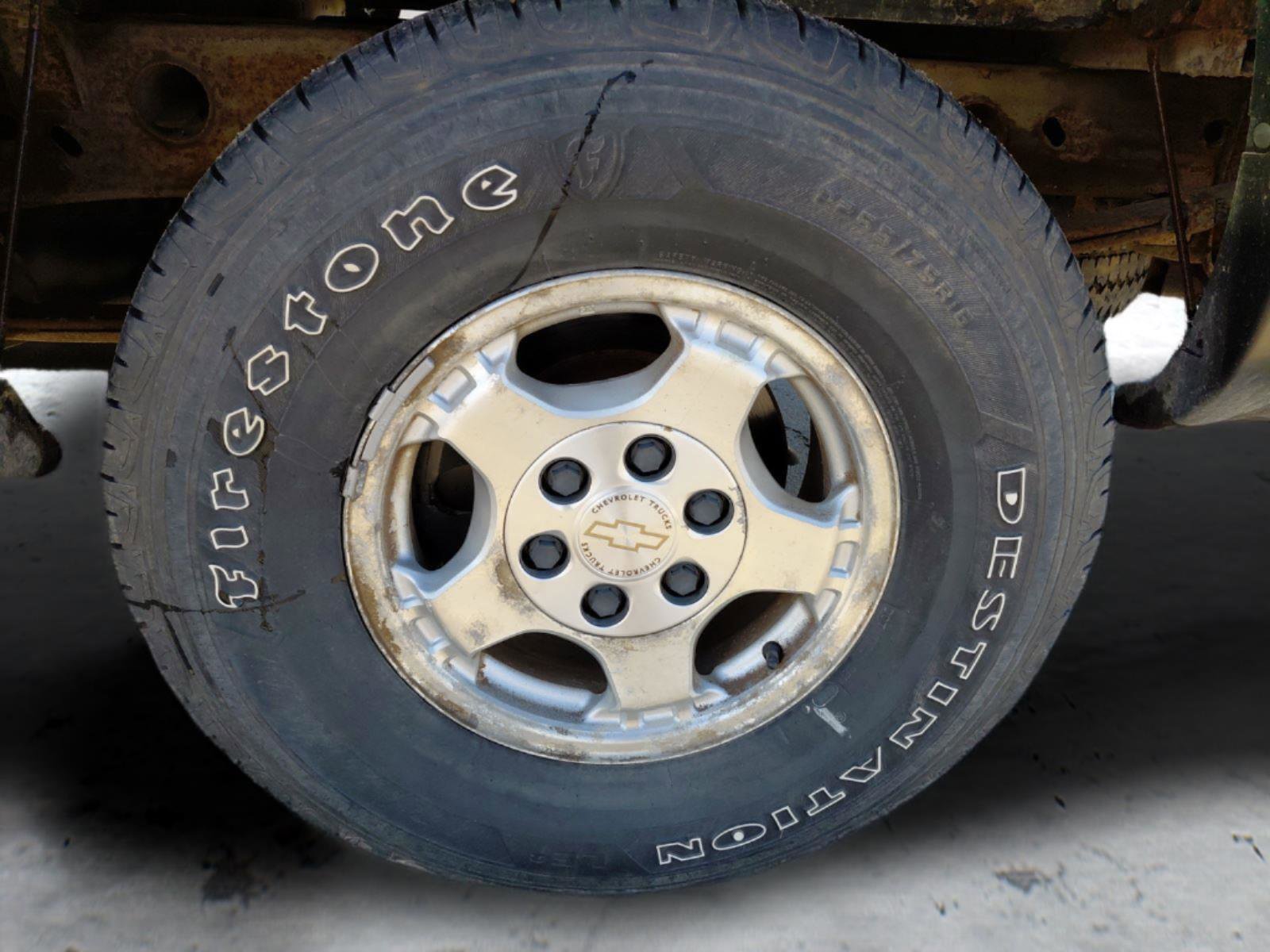 Used 2000 Chevrolet Silverado 1500 LS w/ Off-Road Chassis Pkg image 38