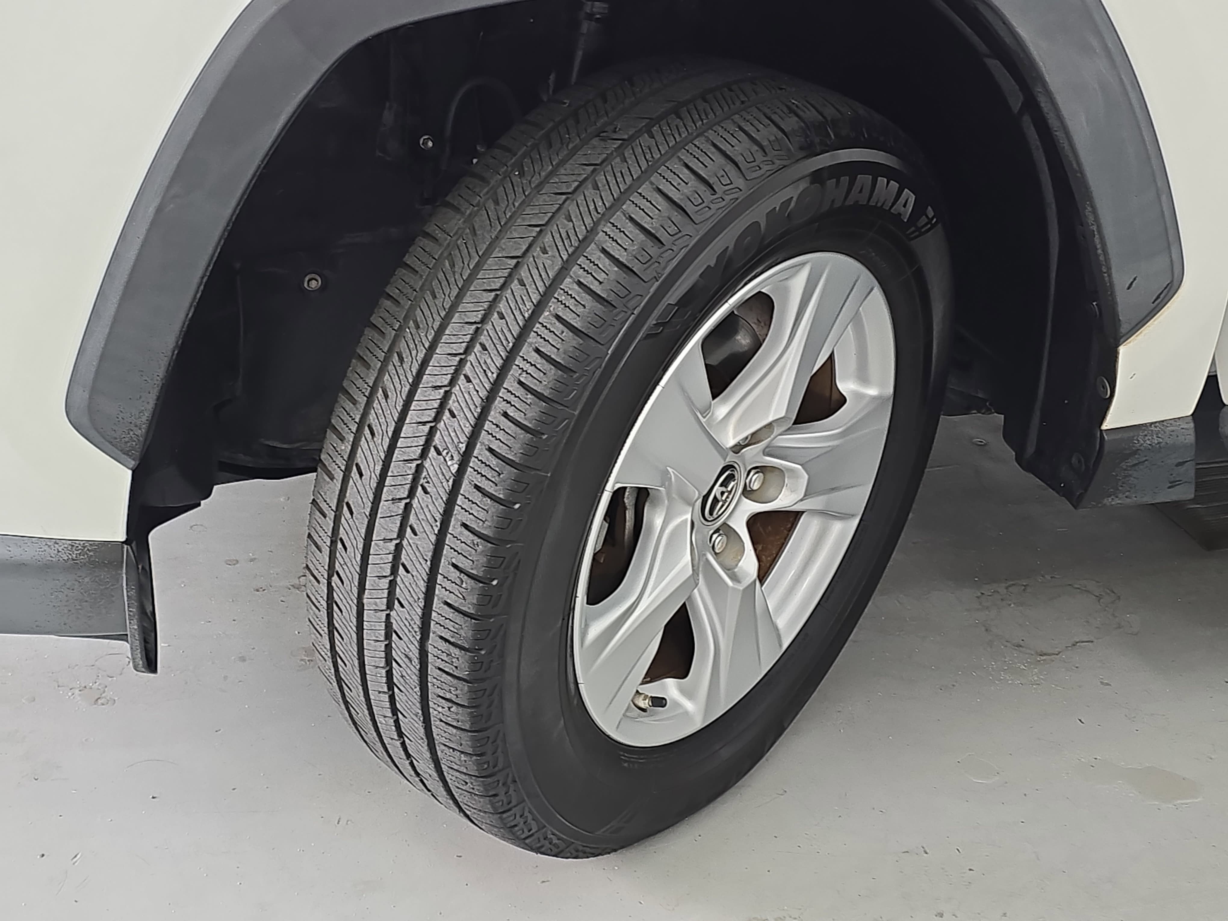 Used 2019 Toyota RAV4 XLE FWD image 32