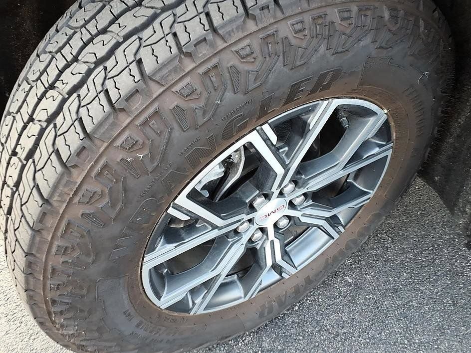 Used 2026 GMC Acadia AT4 w/ Luxury Package AWD/4WD image 10