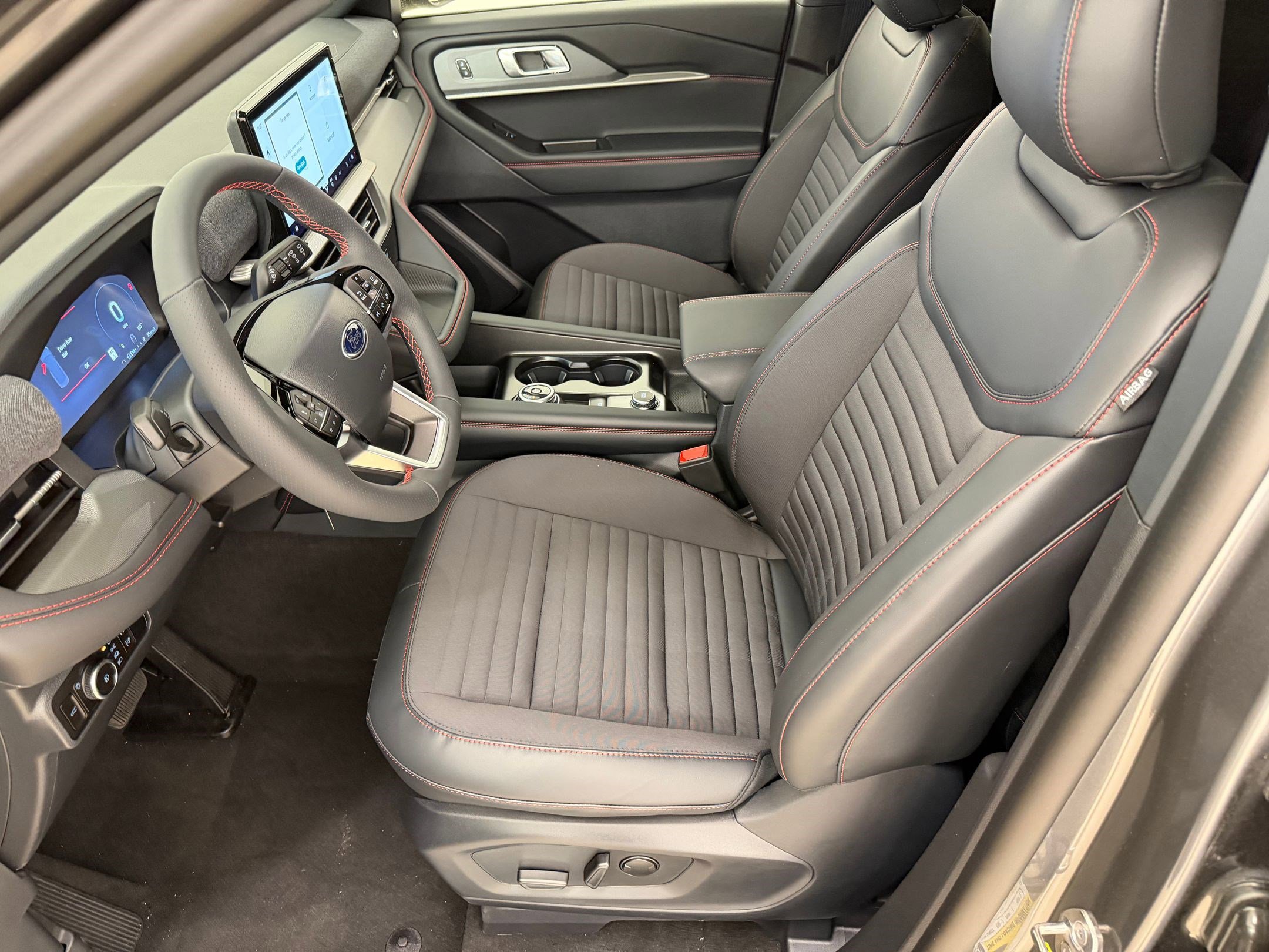 New 2026 Ford Explorer ST-Line w/ ST-Line Street Pack image 5