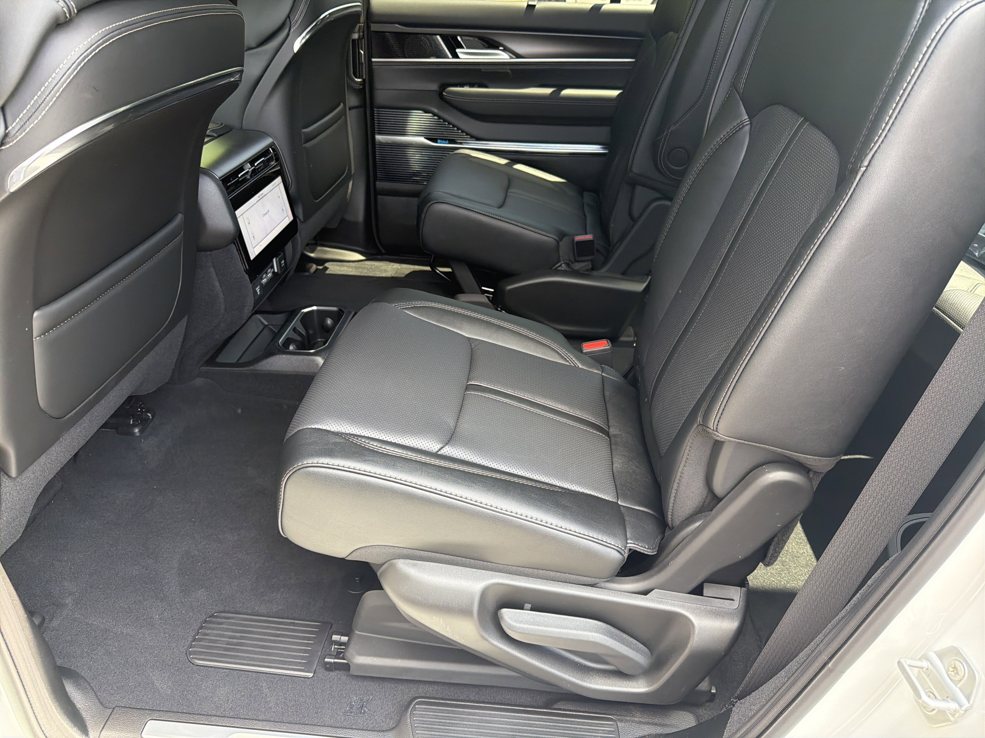 New 2026 Jeep Grand Wagoneer L Summit w/ Premium Group III AWD/4WD image 26