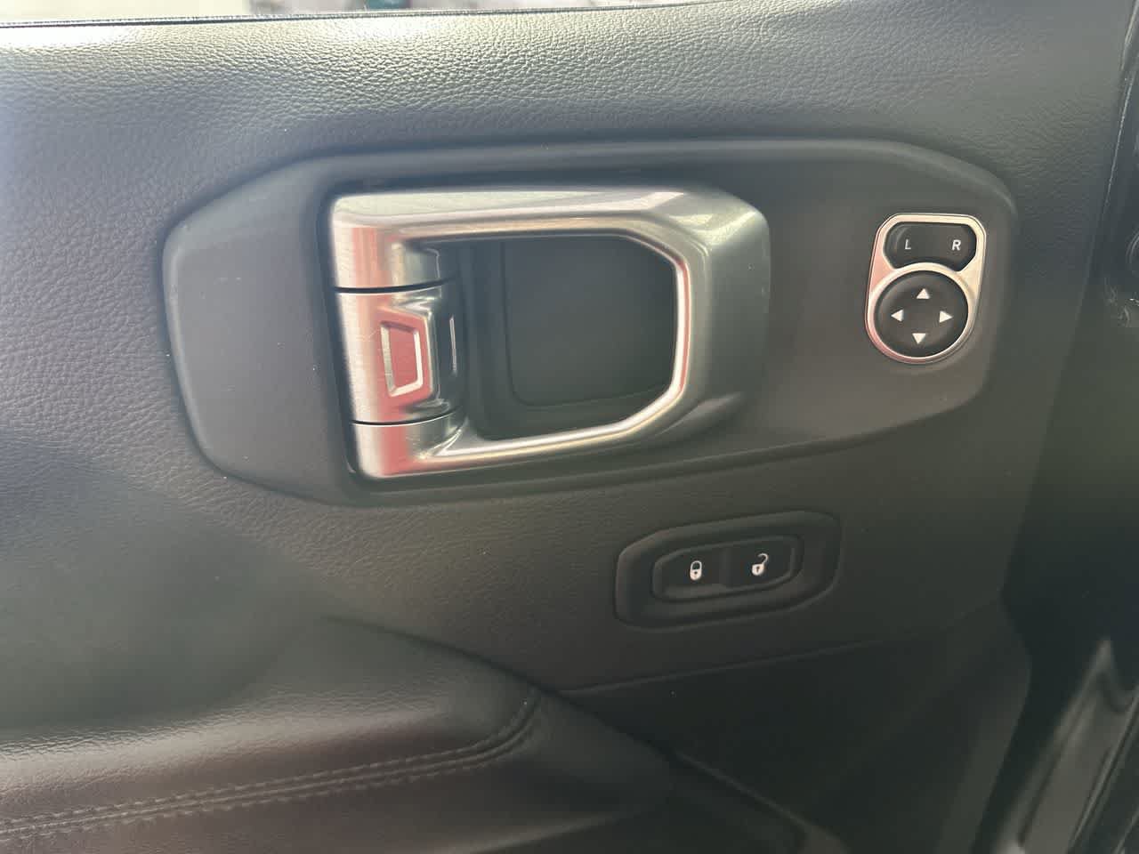 Used 2020 Jeep Wrangler Unlimited Sahara AWD/4WD image 17