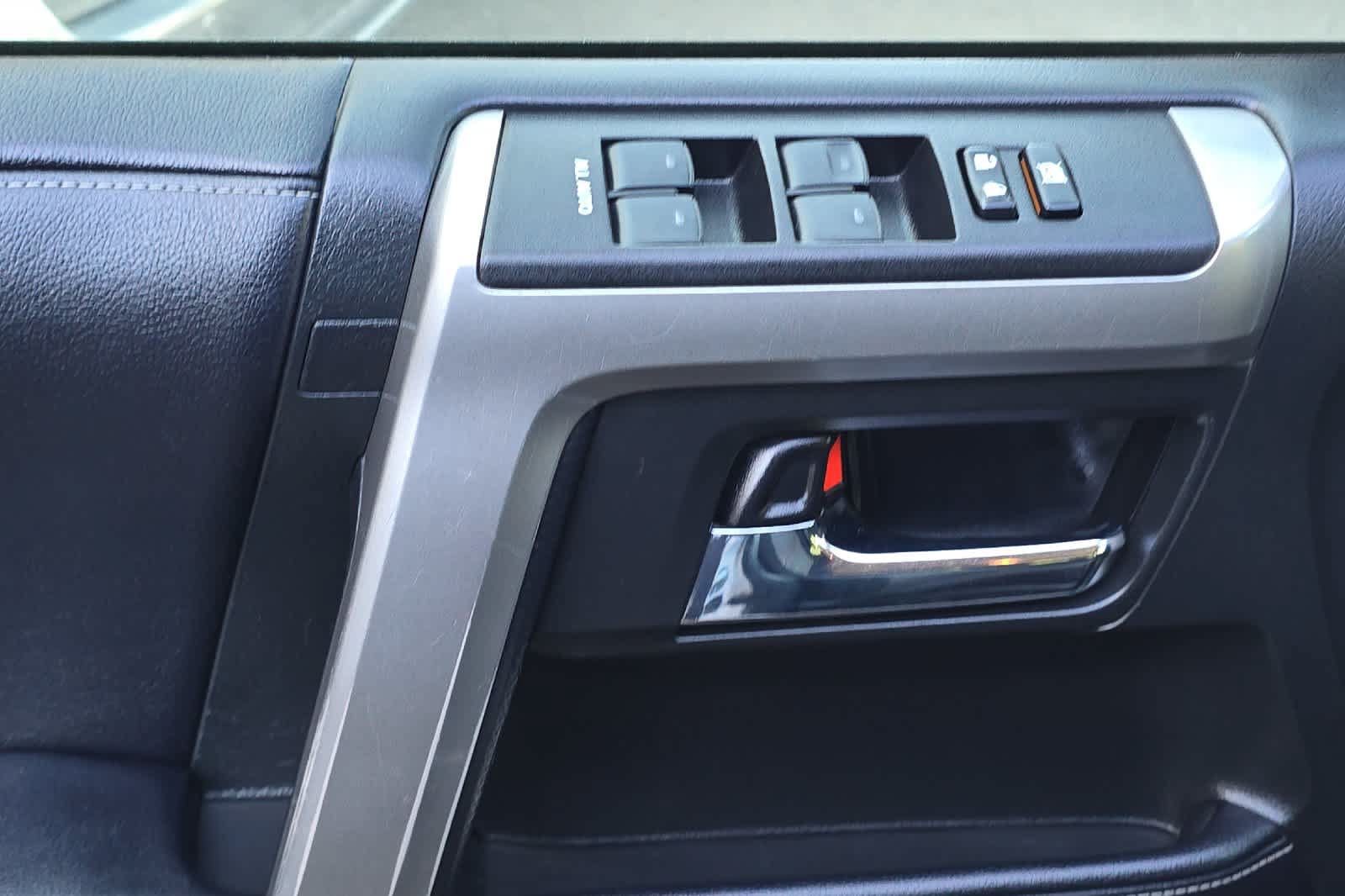 Used 2019 Toyota 4Runner SR5 AWD/4WD image 12