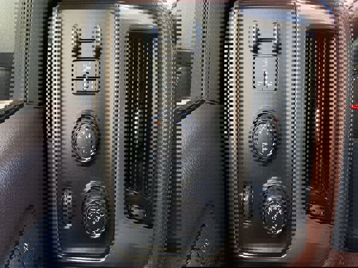 Used 2015 Chevrolet Silverado 3500 High Country image 17