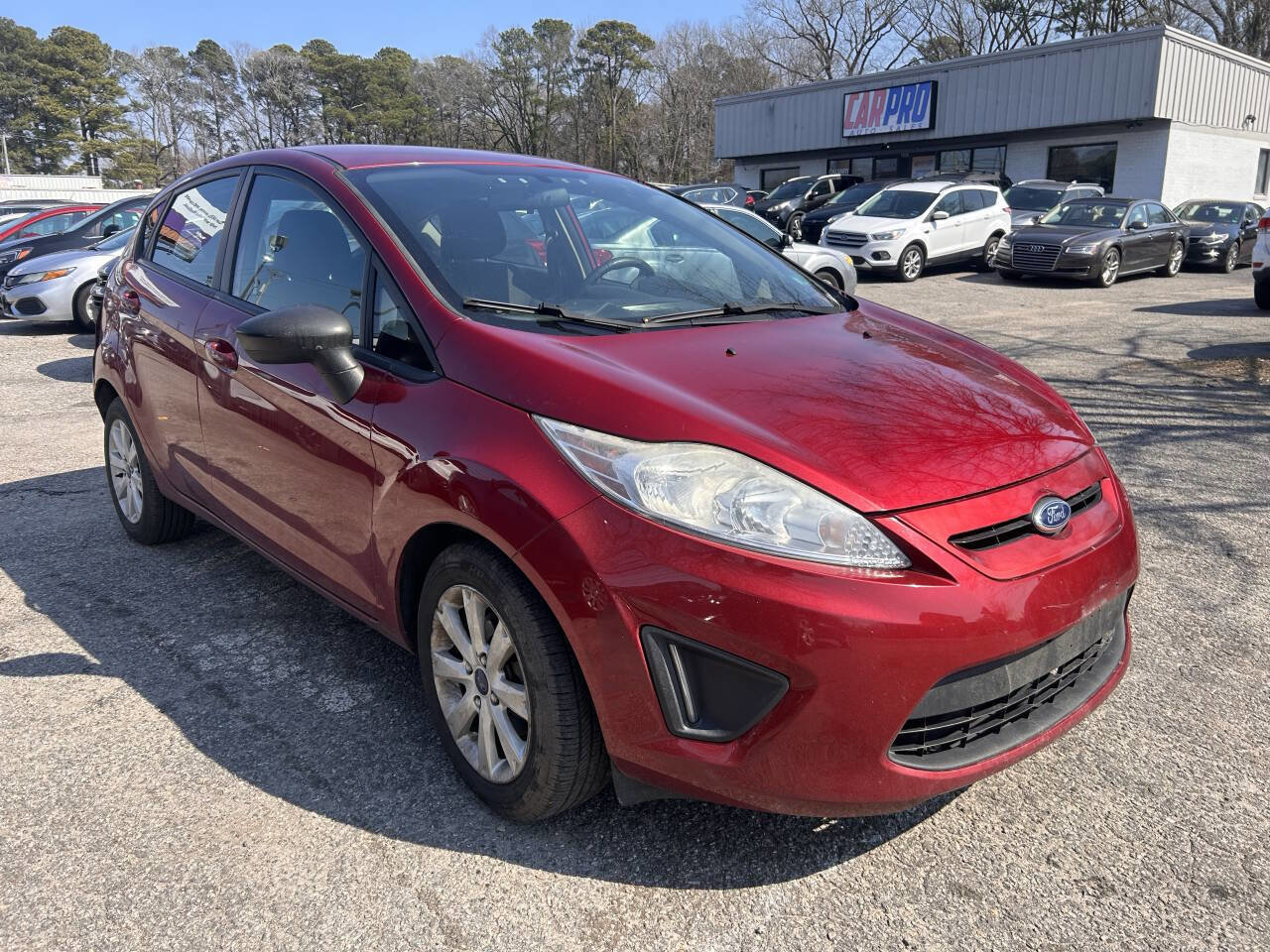 Used 2013 Ford Fiesta SE FWD image 2