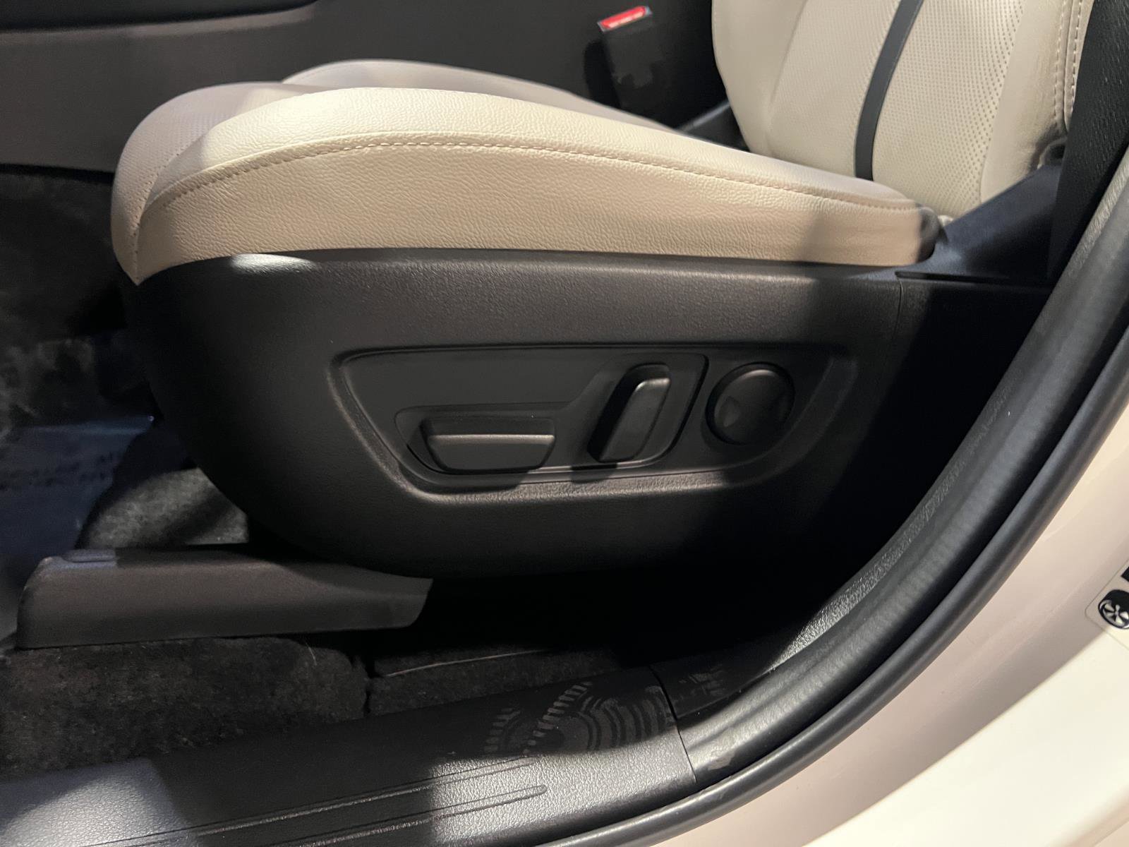 Used 2025 MAZDA CX-90 Plug-In Hybrid w/ Preferred image 25