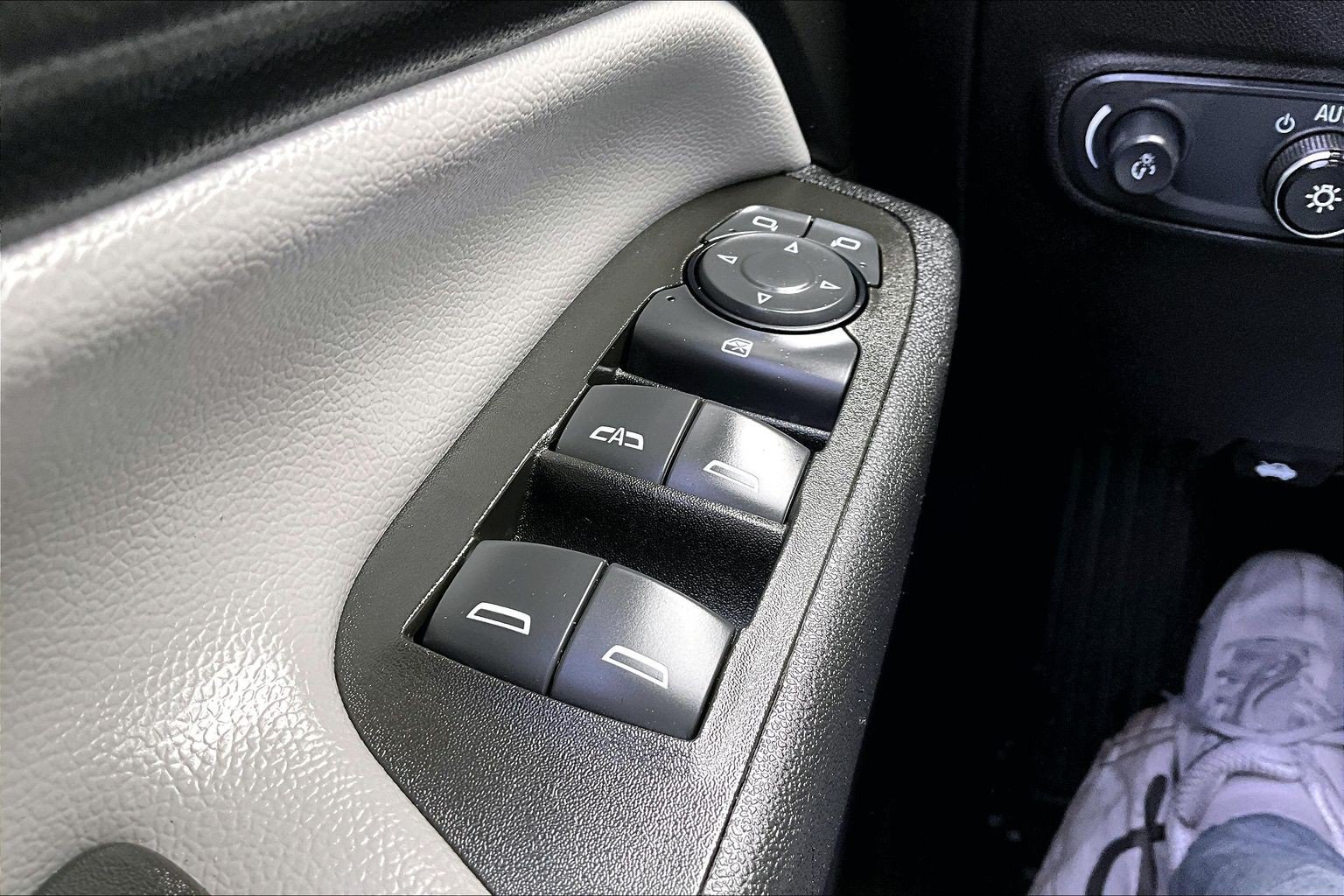 Used 2022 Chevrolet Equinox LS AWD/4WD image 33
