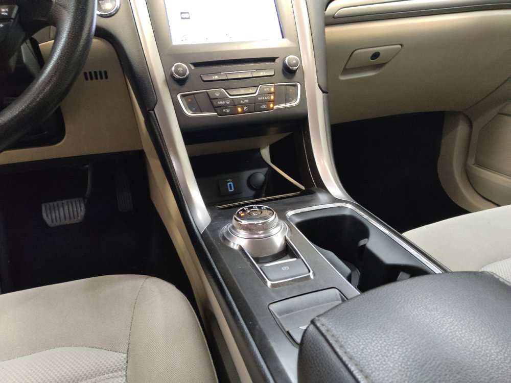 Used 2017 Ford Fusion SE w/ Fusion SE Technology Package FWD image 26