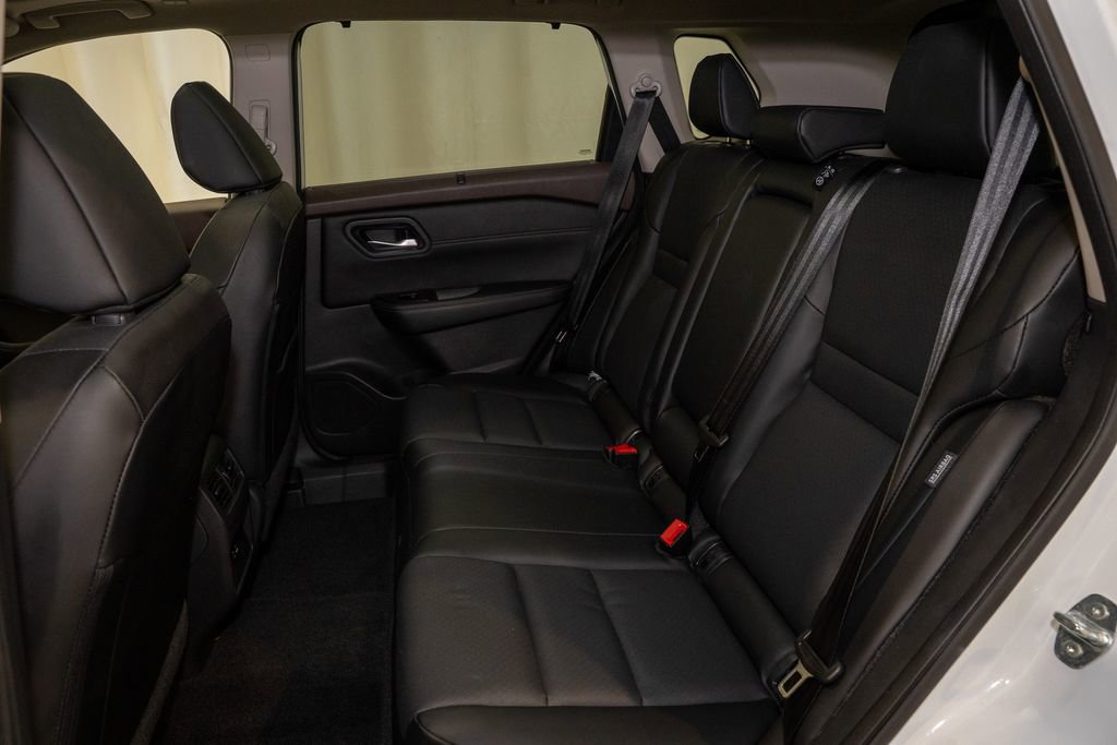 Used 2023 Nissan Rogue SV w/ SV Premium B Package image 9