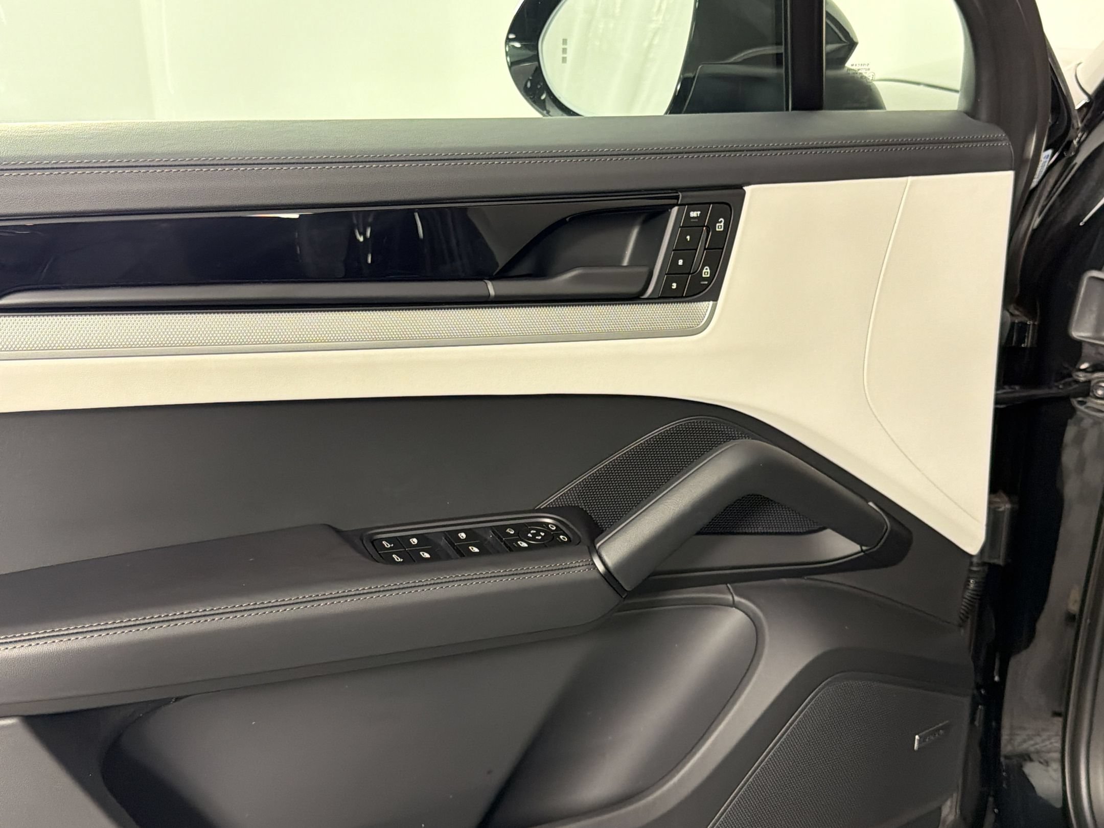 Certified 2026 Porsche Cayenne AWD/4WD image 15