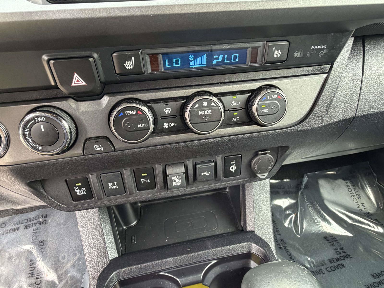 Used 2022 Toyota Tacoma TRD Off-Road w/ TRD Premium Off Road Package AWD/4WD image 13