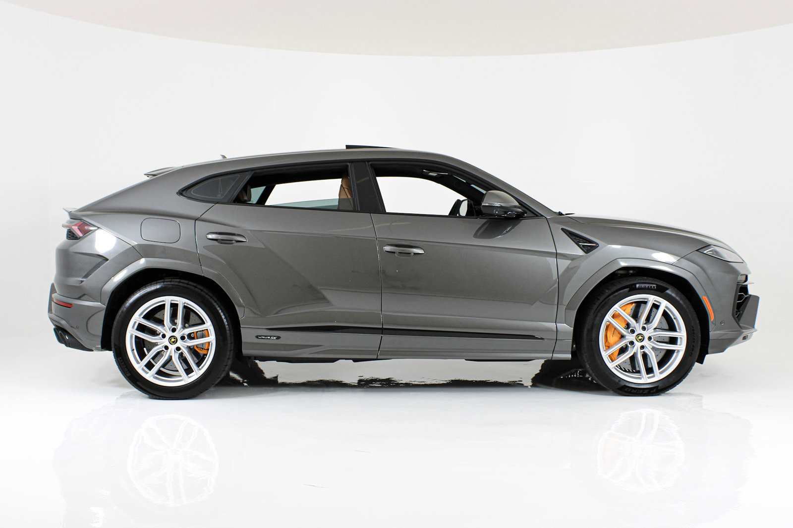Used 2025 Lamborghini Urus SE AWD/4WD image 10