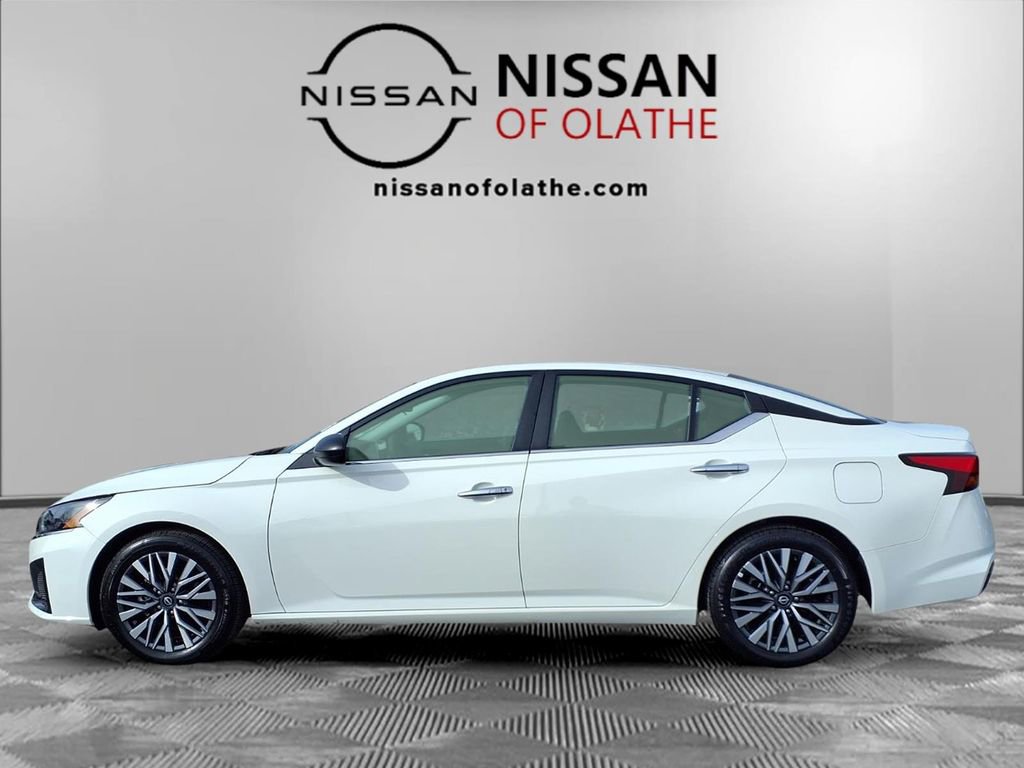 Used 2025 Nissan Altima 2.5 SV image 17